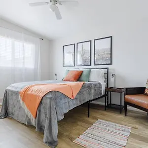 Apartment Desert Chic - 2 Bed With Yard United States