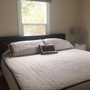 Cozy Crown Hill Carkeek W/3 Beds, Full Kitchen & Backyard In North Apartment