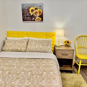 Private With Shared Bathroom On The 1st Floor 10 Minutes Walk To Of Washington Apartment